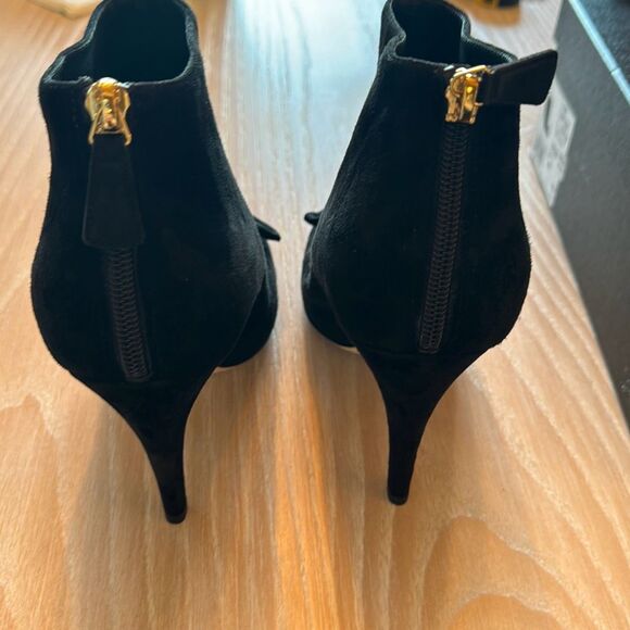 Chanel suede short boots Suede Grosgrain Cap Toe CC Bow Ankle Boots 40 Black NWT - Picture 9 of 13